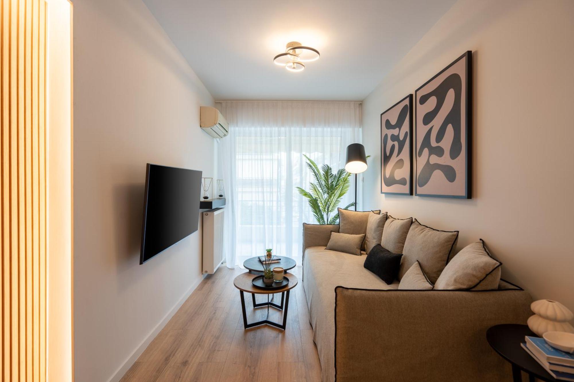 Chic And Lavish In Daire *