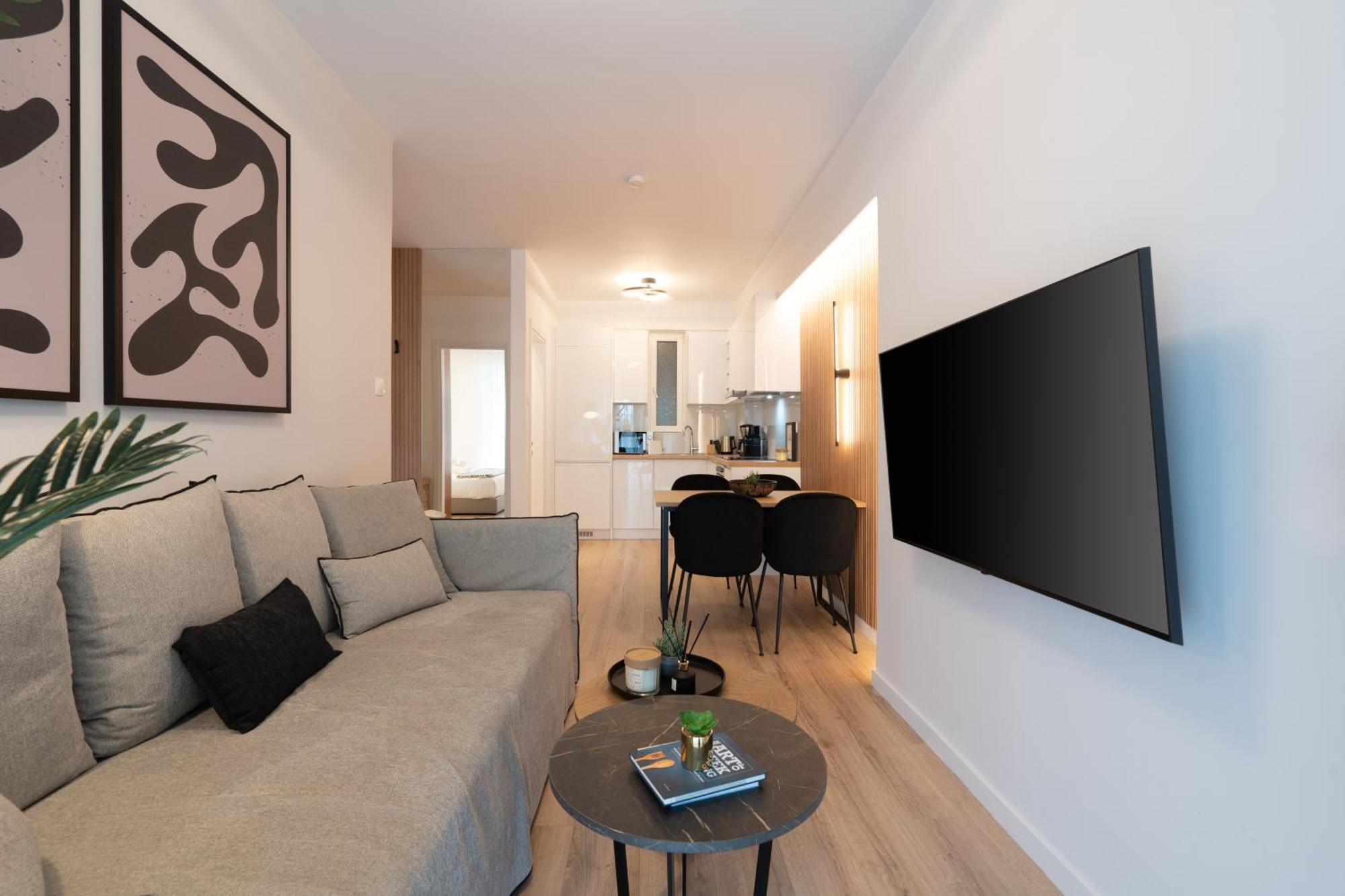Chic And Lavish In Daire *